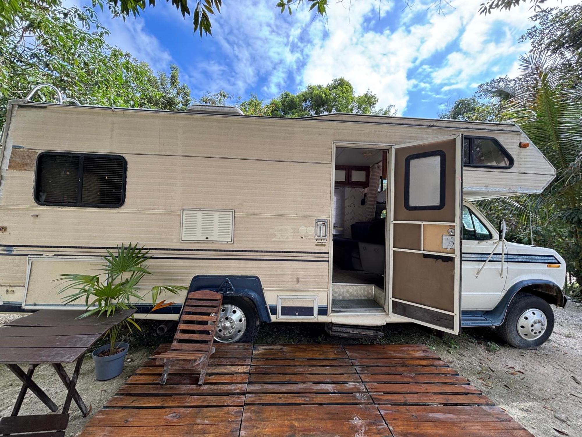 Momotoh Camper Hotel ซปูฆิล ภายนอก รูปภาพ